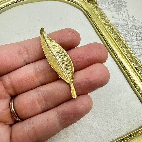 vintage Jewelry - Vintage Jewelry Gold Tone Leaf Brooch Pin